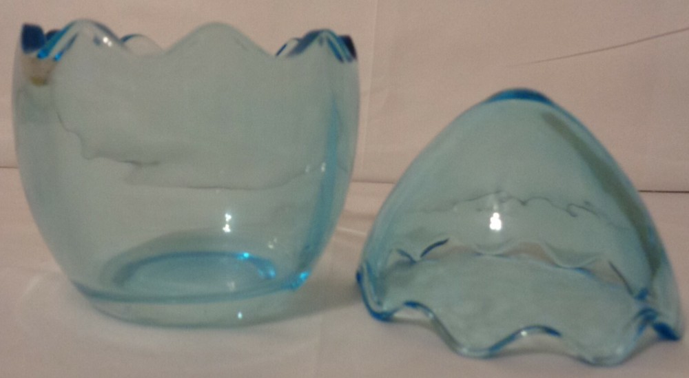 GLASS EASTER EGG CANDY DISH PASTEL BLUE 2 PC ZIG ZAG EDGE HATCHED SHELL TRINKET