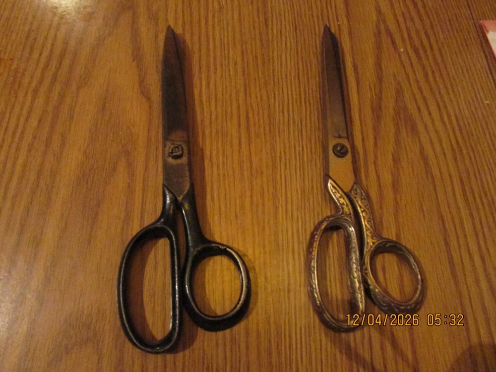 VINTAGE ANTIQUE SCISSORS