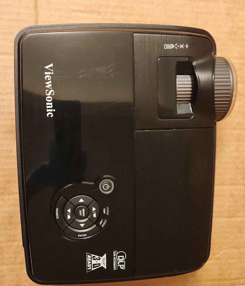 Viewsonic PJD6211 DLP 3D Ready Projector with Case 0 Hours, bundle