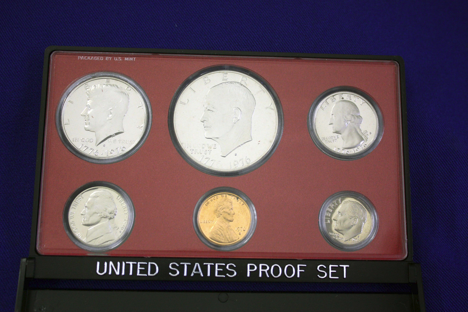1976 Proof set. Genuine. complete and original as issued by US Mint.