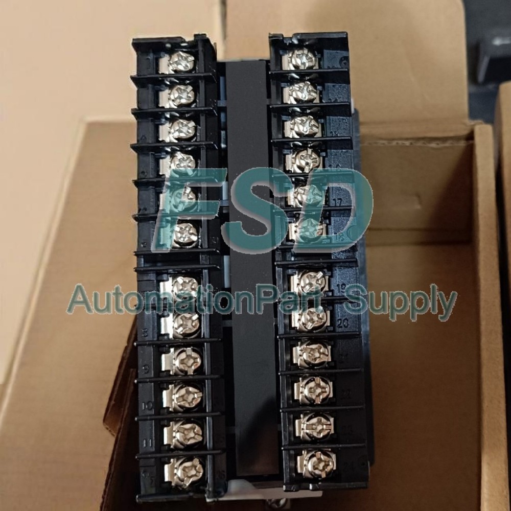 Omron E5EC-RR2ASM-800 100-240VAC Temperature Controller 1 PCS New Box