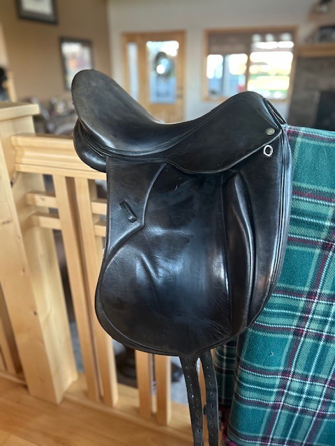 Devoucoux Dressage Saddle 17 used