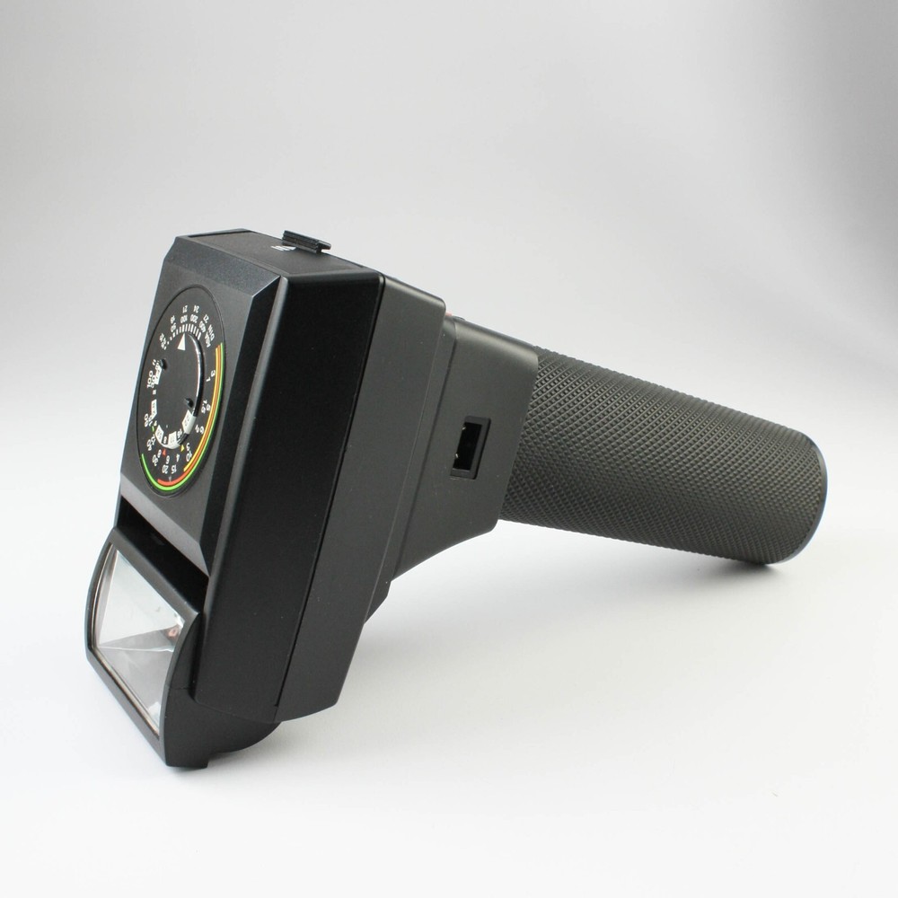 "Popular" Flash Unit - With Bracket - Made in Japan - Tested