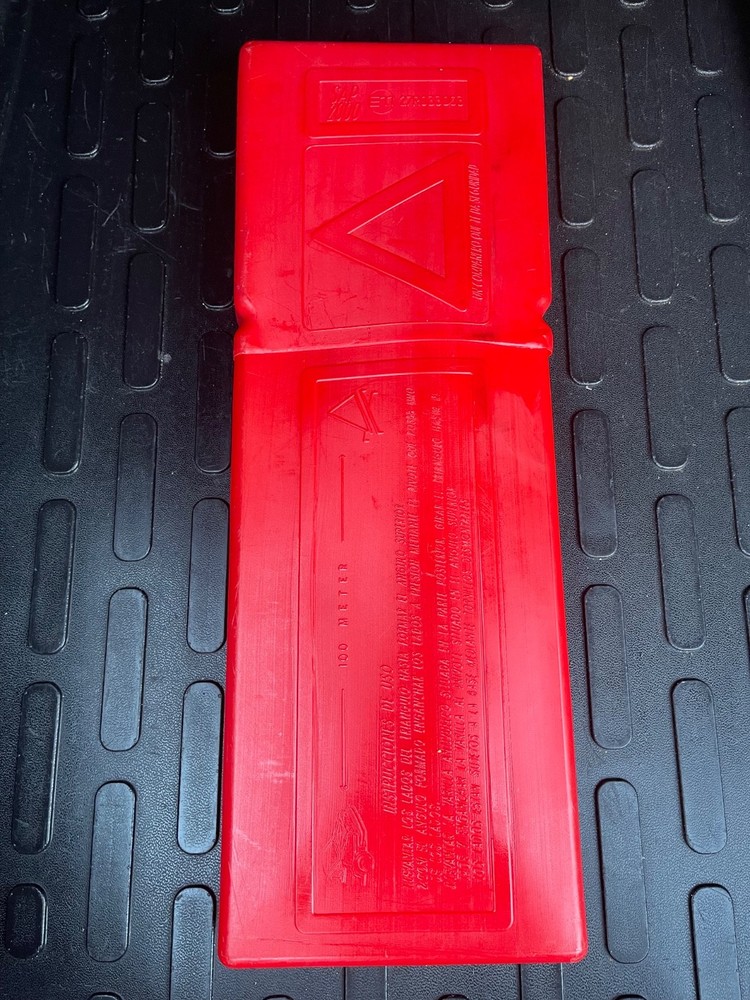 Spanish Triangulo de Averias Warning Triangle