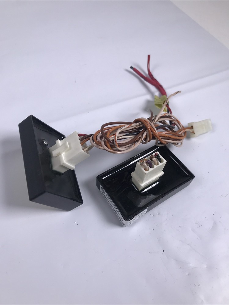 2 Whelen ULF22 LED Flasher