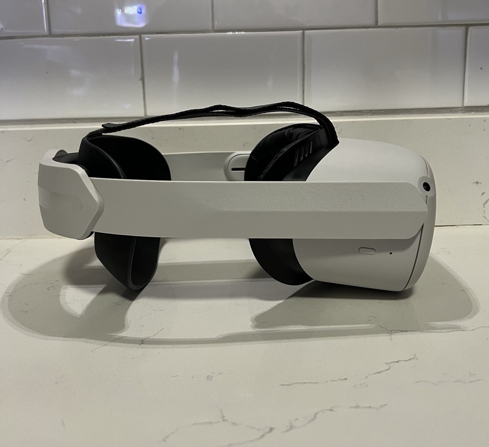 Meta Oculus Quest 2 - 64GB VR Headset + Elite Headstrap