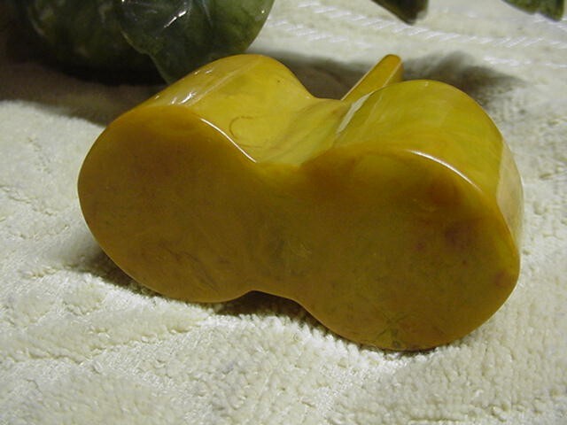 RARE Vintage SHINY BUTTERSCOTCH BAKELITE Salt/Pepper S&P HOLDER w/Shakers EXC.