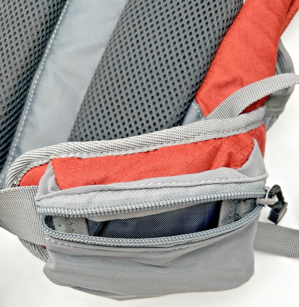 TOPI RIO HYDRATION PACK BACKPACK HIKING, CAMPING, ETC WITH BLADDER