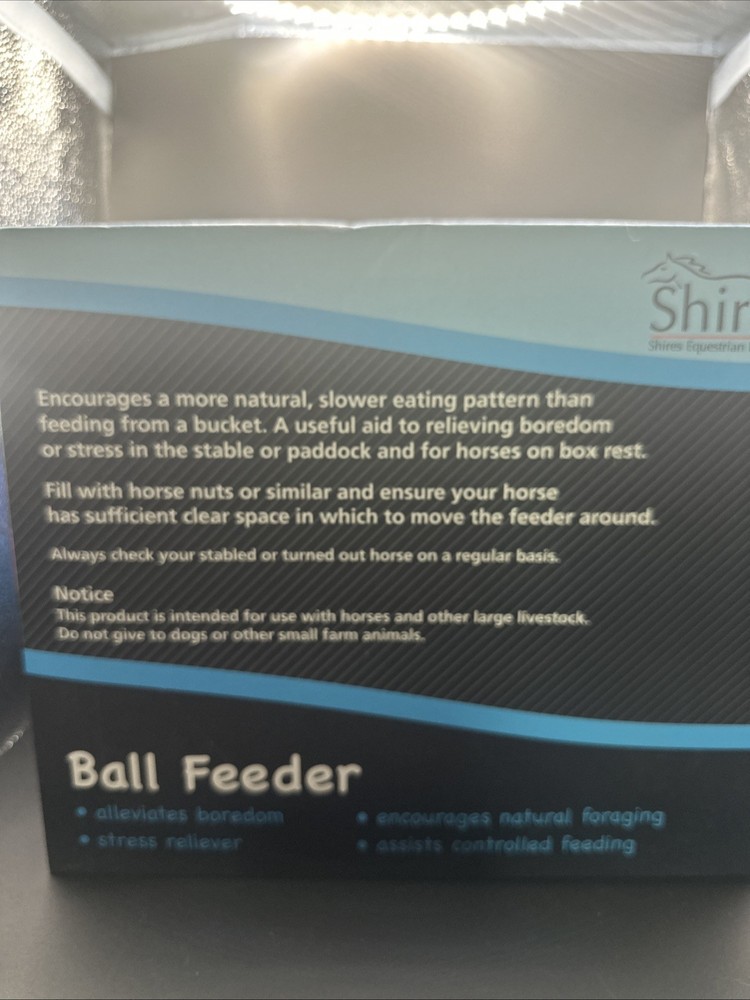 Shires Ball Feeder