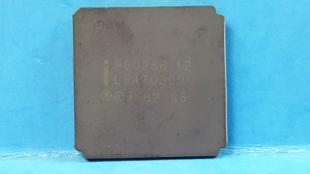 ONE PC- Vintage Microprocessor, R80286-12, INTEL, 16BIT, 12.5MHZ, CQCC68
