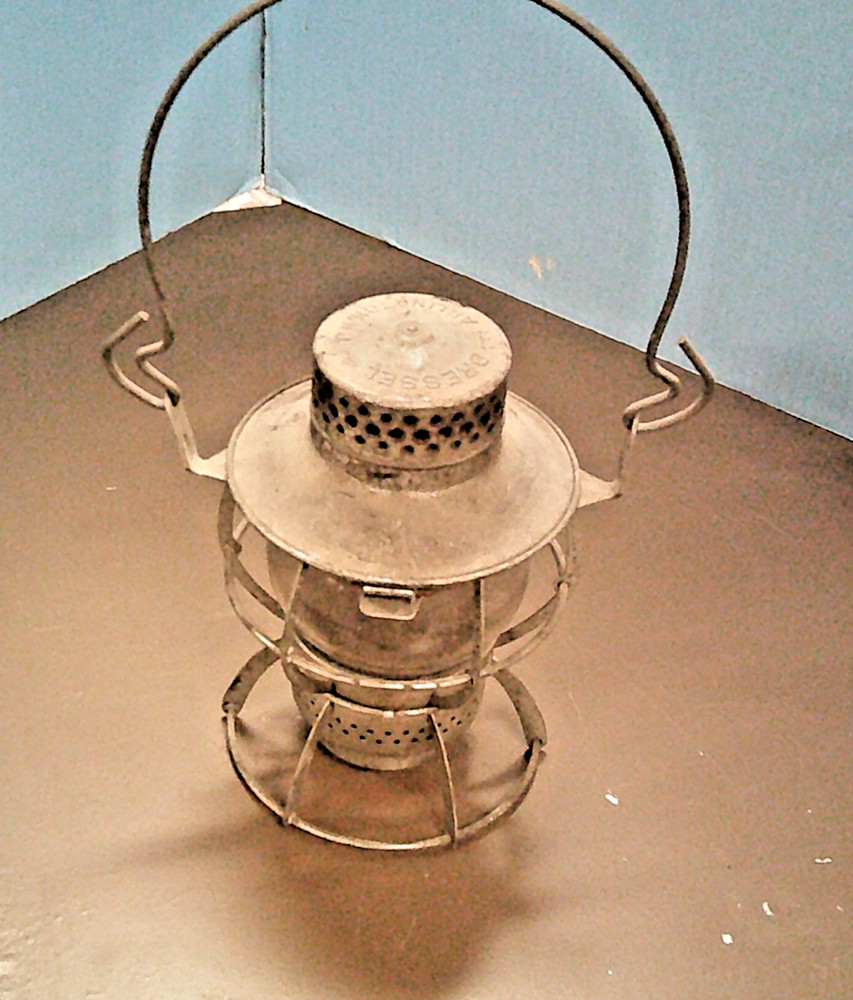 DRESSEL RAILROAD LANTERN - CLEAR SHORT GLOBE : PRE-OWNED