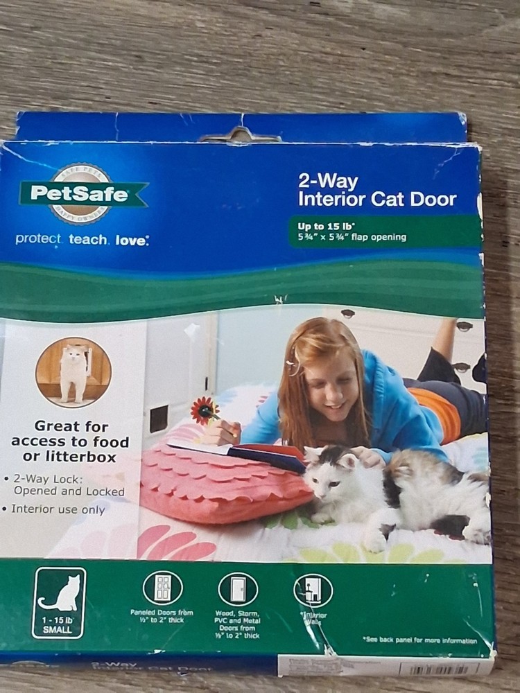 Pet PetSafe Small 2-Way Locking Cat Door Easy Install, Complete Package, New