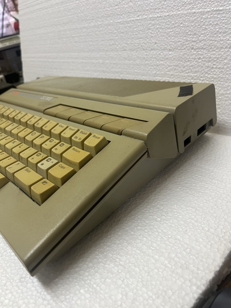 Atari XE 130xe Computer NTSC with Power Supply and AV cable Help Button Not Wrk