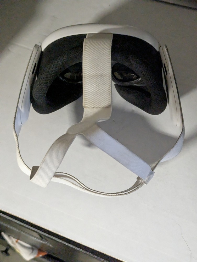 Meta Quest 3 VR Headset - 128GB - Headset & Controllers only