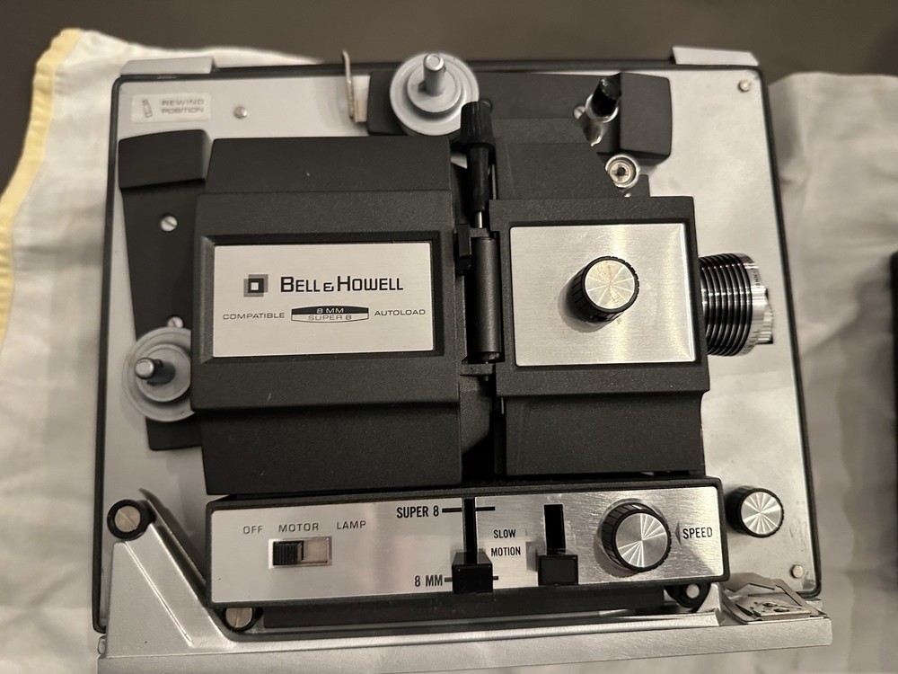 Vintage Bell & Howell 8mm Autoload Projector Model 198L Untested CLEAN NICE 👀