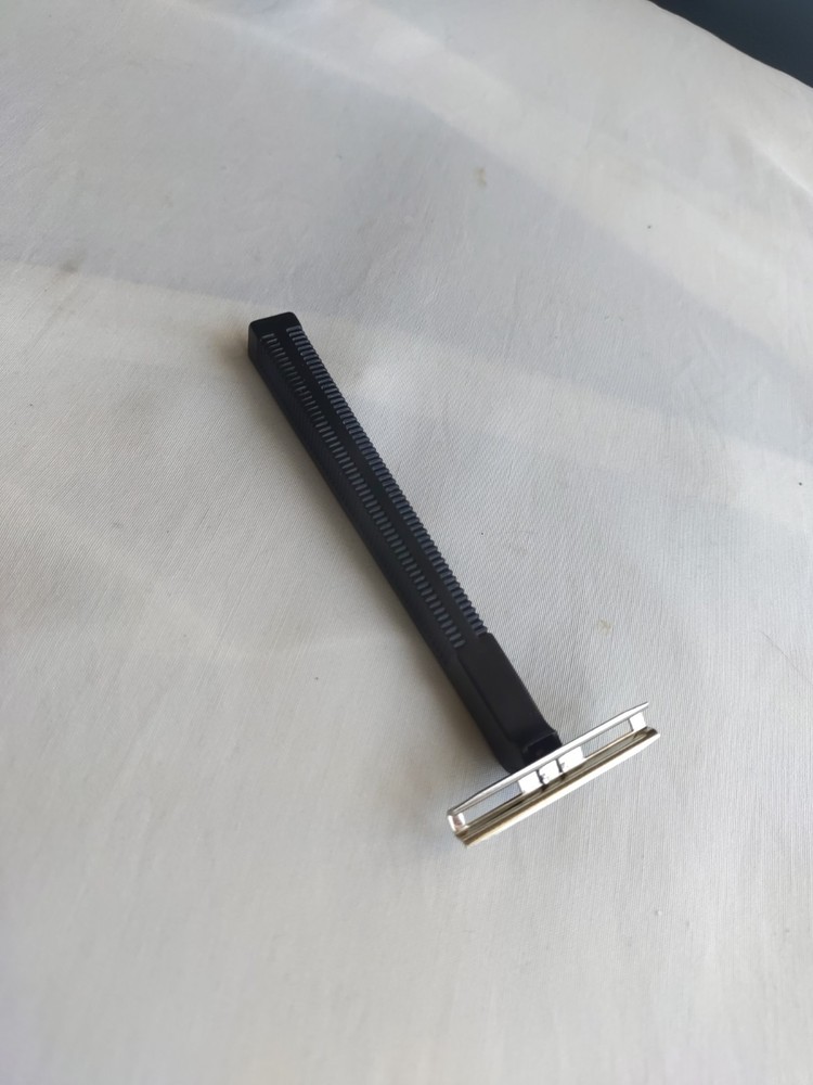 Light to Medium-Weight Gillette Trac II Compatible Black Handle