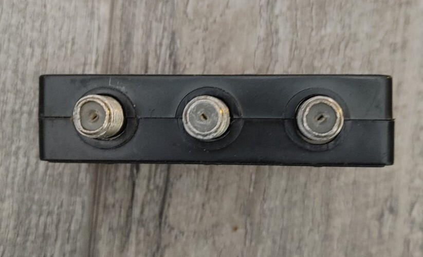 Radio Shack 15-1247B Coax High-Isolation Mini A/B Switch