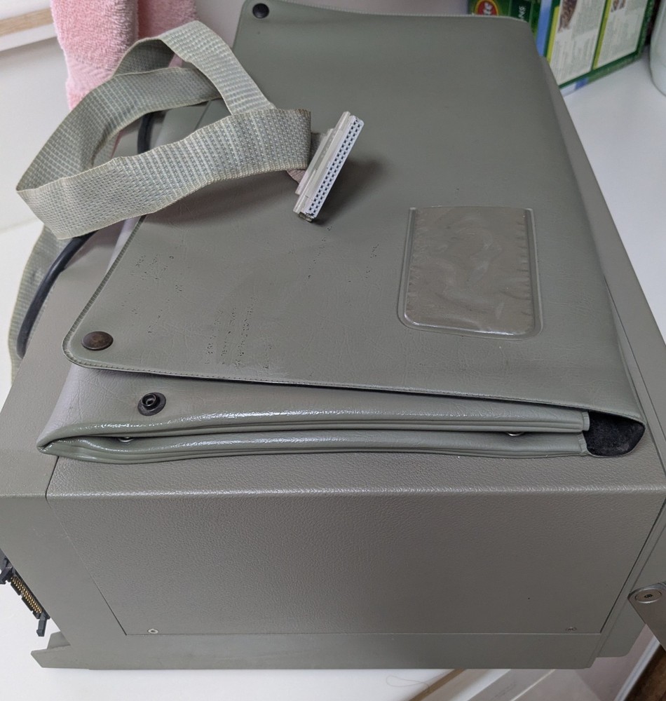 HP1650A Logic Analyzer Hewlett Packard Powers up incld Operating disk+manual DVD