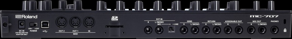 Roland MC-707 GROOVEBOX Sampler Sequencer 8 tracks MC707