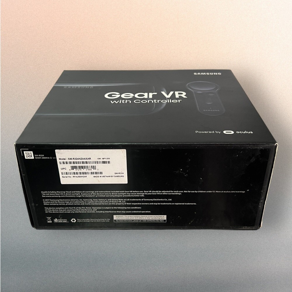 Samsung Gear VR Powered By Oculus Virtual Headset W/Controller SM-R324