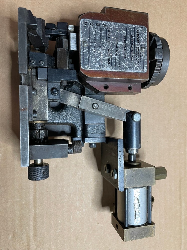 AMP Applicator 687658-1 N
