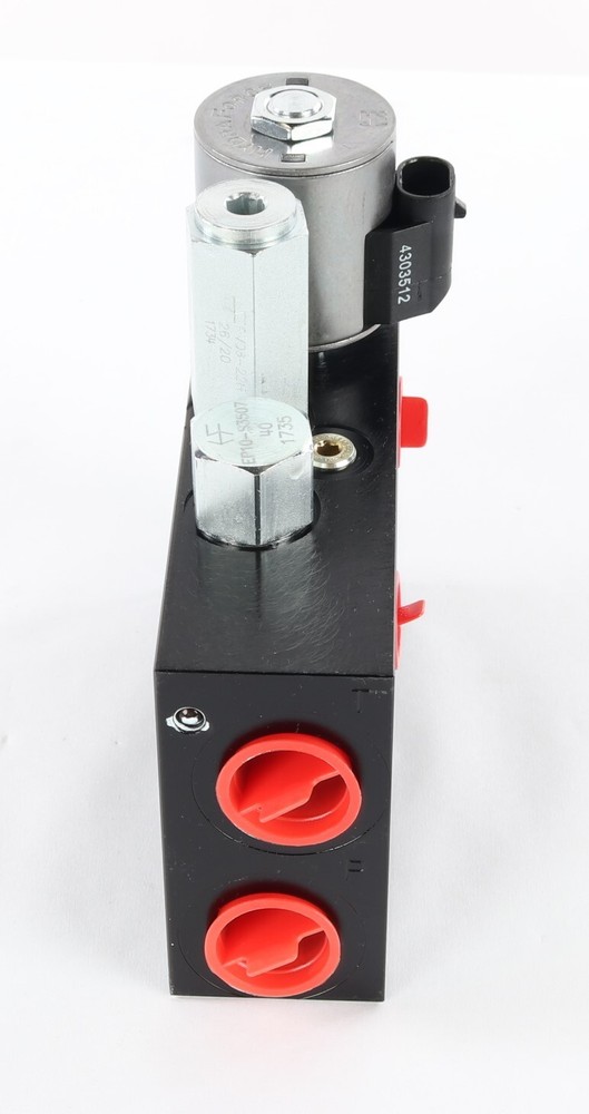New 6673211 Doosan Bobcat Valve Assembly