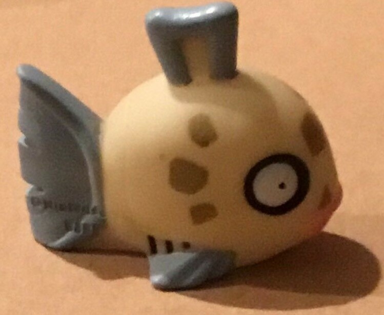 2004 Pokemon Finger Puppet Feebas Figure Gotta Catch Them All Nintendo Bandai