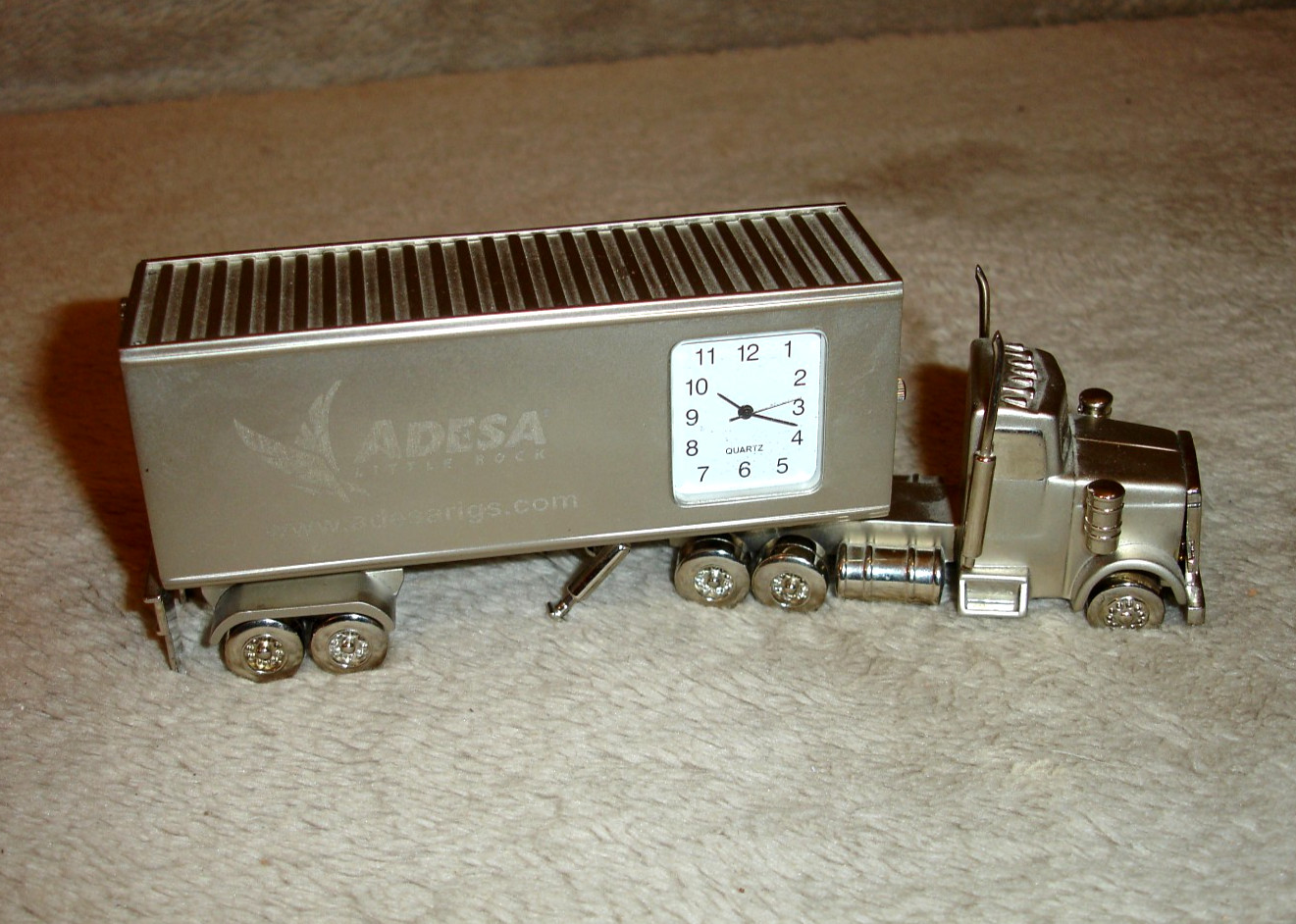 Adesa Little Rock Diecast Semi Truck 18 Wheeler Desk Clock 5.75" Silvertone