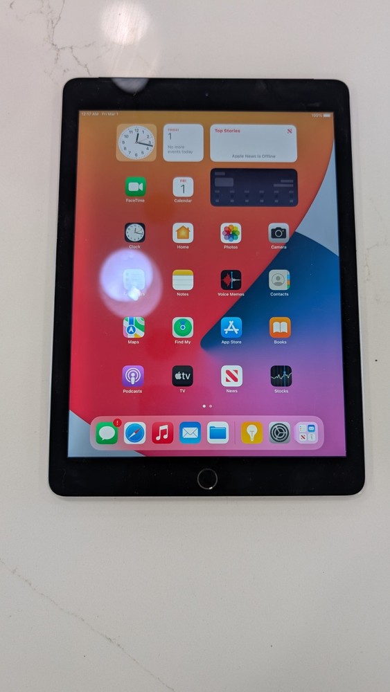 Apple iPad Air 2, 32GB, Verizon, 9.7in - Silver - Case Bundle