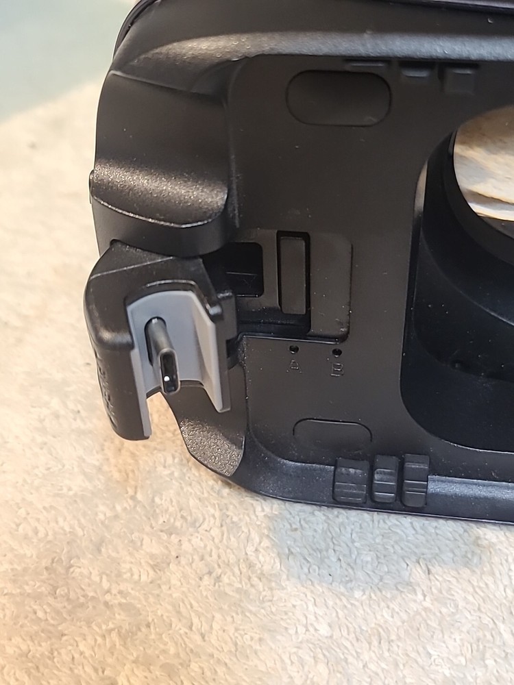 Samsung SM-R324 Gear VR W/Controller Powered by Oculus