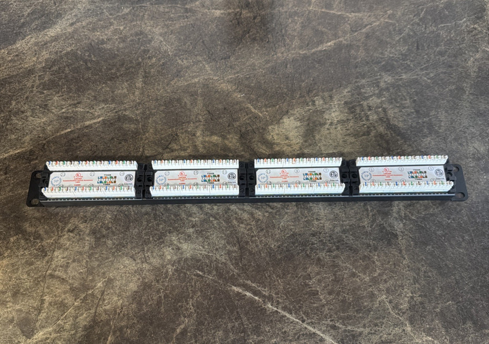 DataComm Cat 5e 24 Port Patch Panel - Model 20-5524 - USED