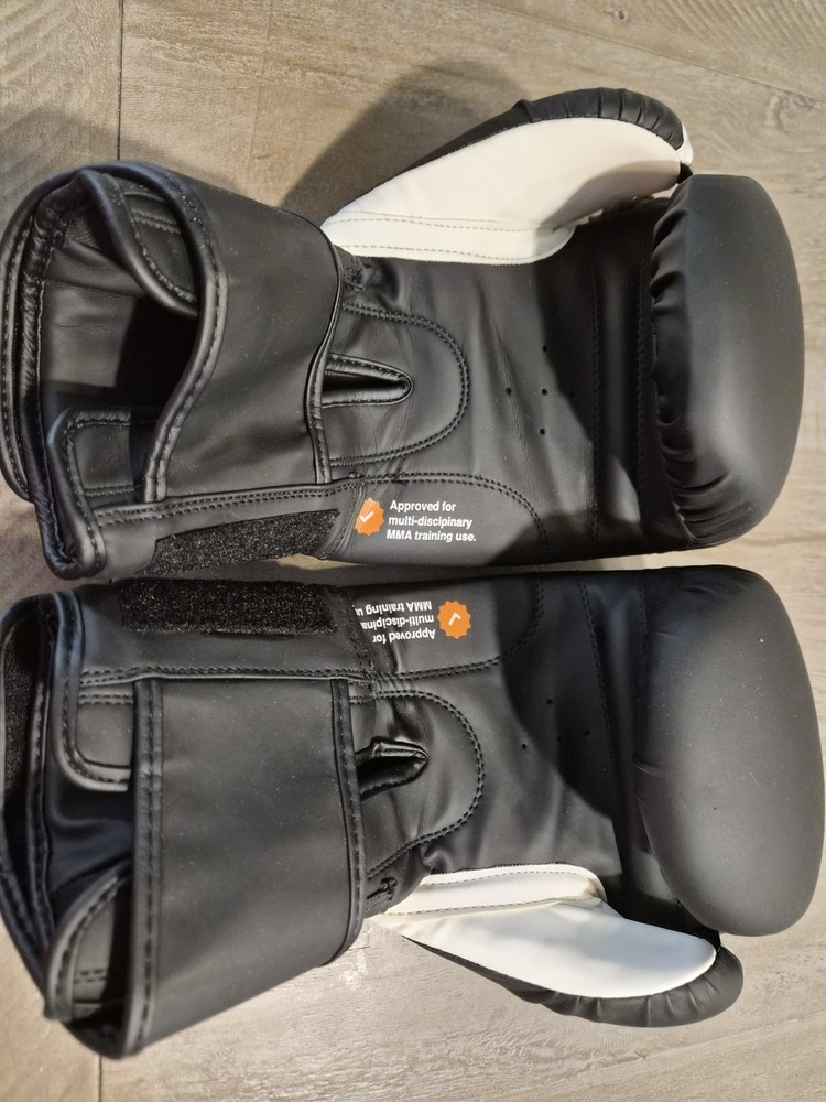 Engage Boxing Gloves 16oz Used