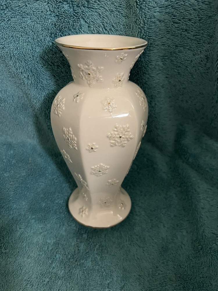 Lenox Winter Splendor Vase 8”