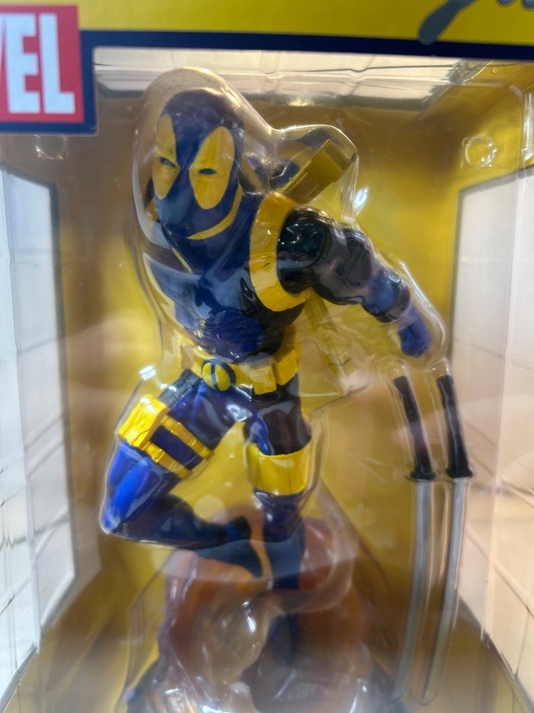 Deadpool X-Men Uniform 2017 SDCC exclusive Sealed