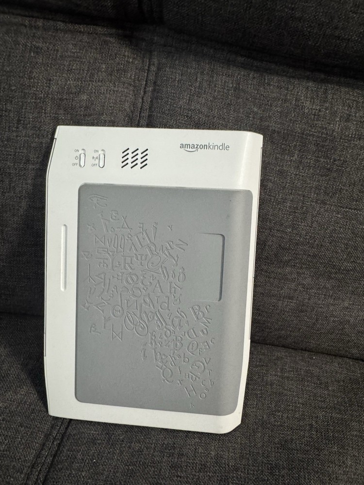 Amazon Kindle 1st Generation D00111 - READ