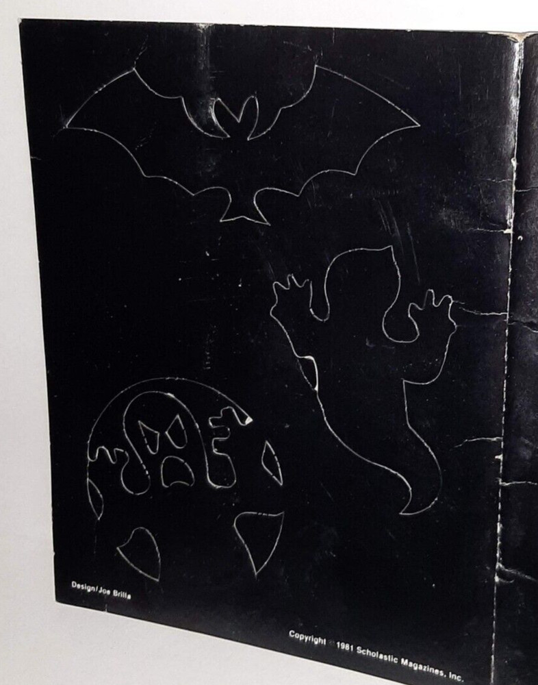 Dynamite Magazine 1981 Spooky Flashlight Faces Pull Out Halloween Paper Toy