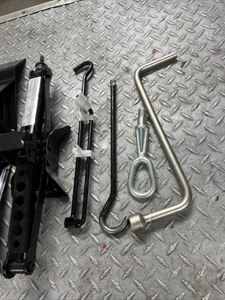 2007 BMW X3 JACK KIT WITH TOOLS & HARDWARE sl6