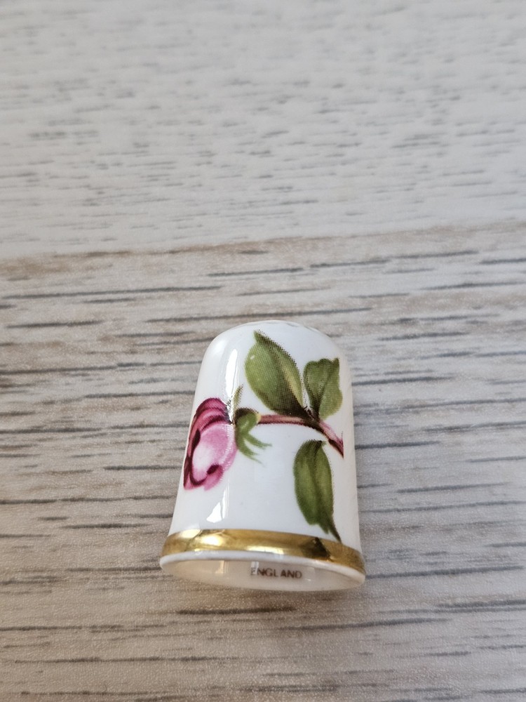 Collectible Loverswall Ruby Wedding Anniversary Bone China Thimble.