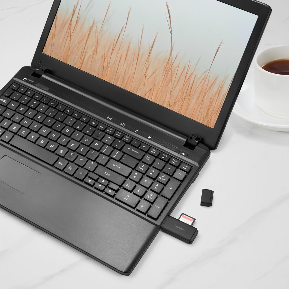 Insignia- USB 3.0 SD and microSD Memory Card Reader - Black