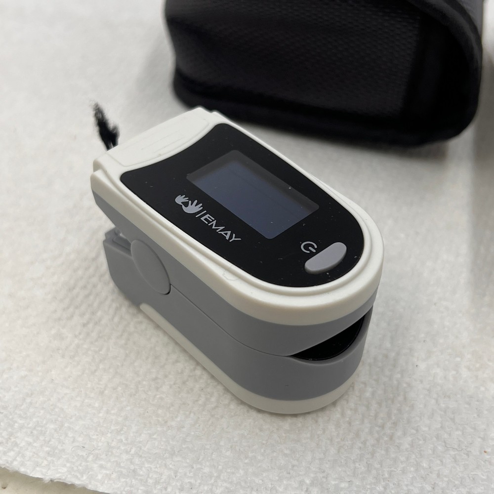 EMAY Pulse Oximeter SpO2/Pulse Record While You Sleep And Workout EMO-80