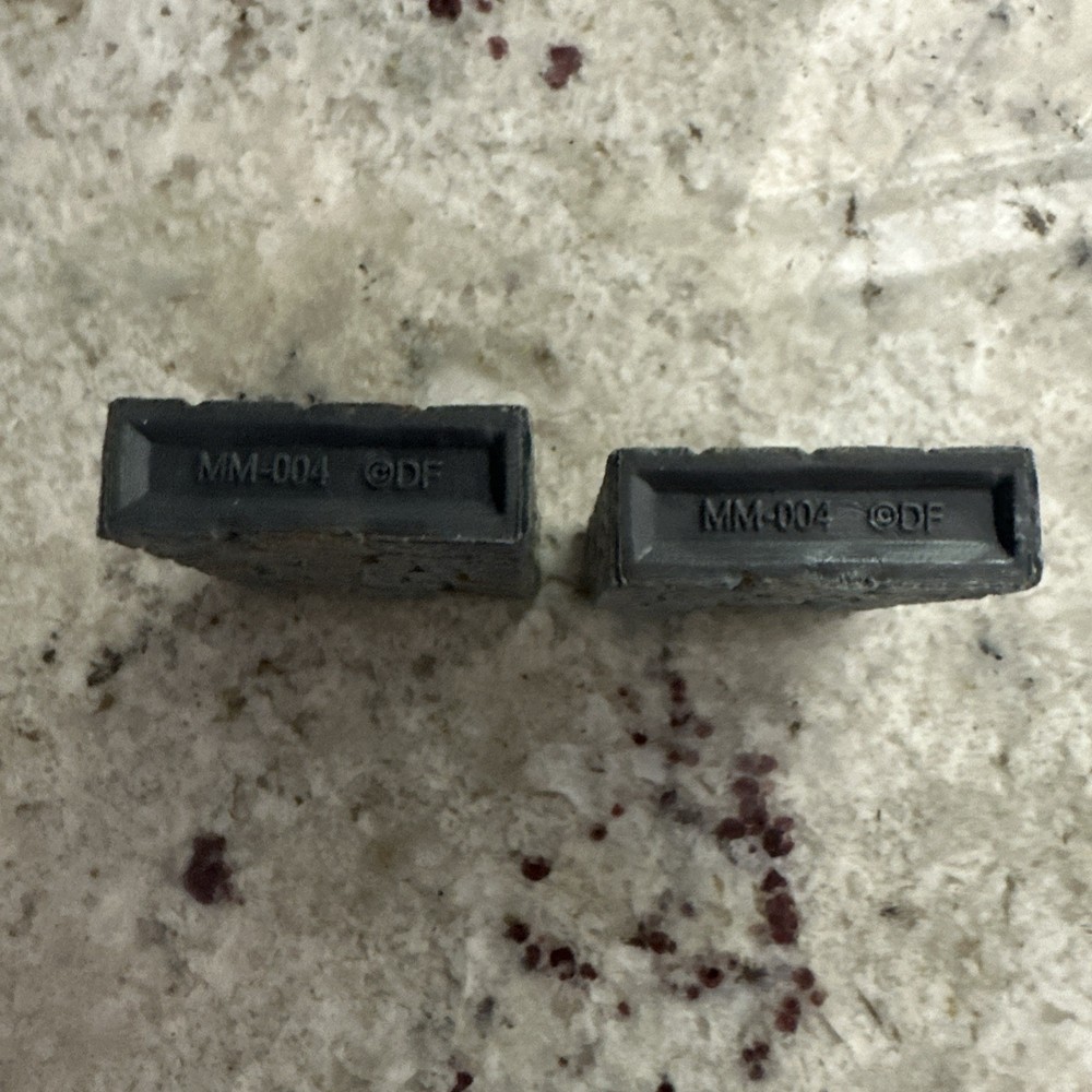 2= 3/4 Dwarven Forge solid insert wall magnetic. Very versatile building piece.