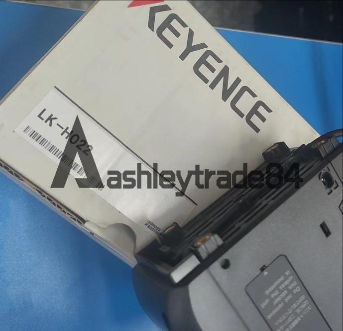 One New KEYENCE LK-H022 Laser displacement sensor