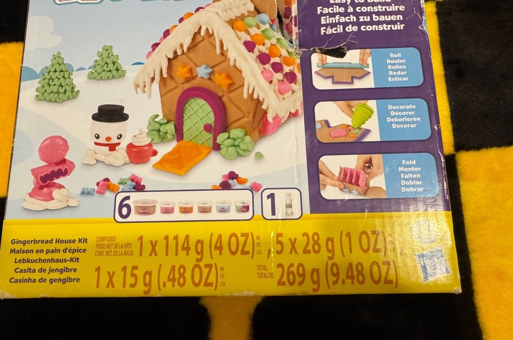 Play-Doh Builder Gingerbread House Kit, Hasbro, 2020, New Open Box, Box Damage