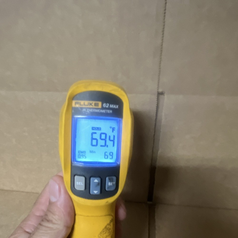 Fluke 62 MAX Infrared Thermometer Digital Display Adjustable Emissivity