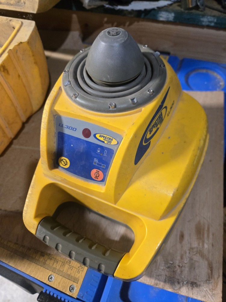 Spectra Precision LL300N Self-Leveling Laser with damage