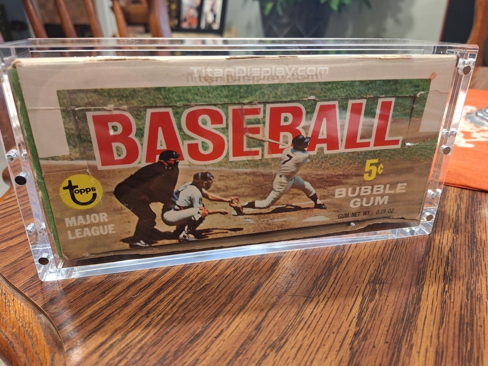 Titan Display Case Shallow Magnetic Close