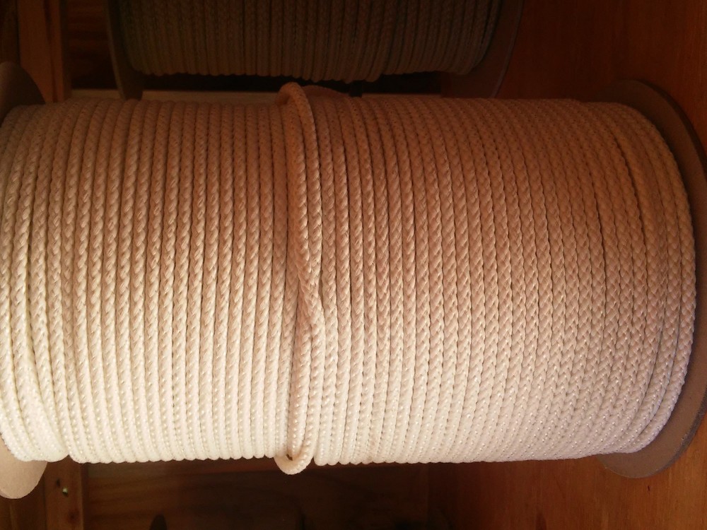 7/32"x 900 ft. Diamond Braid Spun Polyester rope spool.