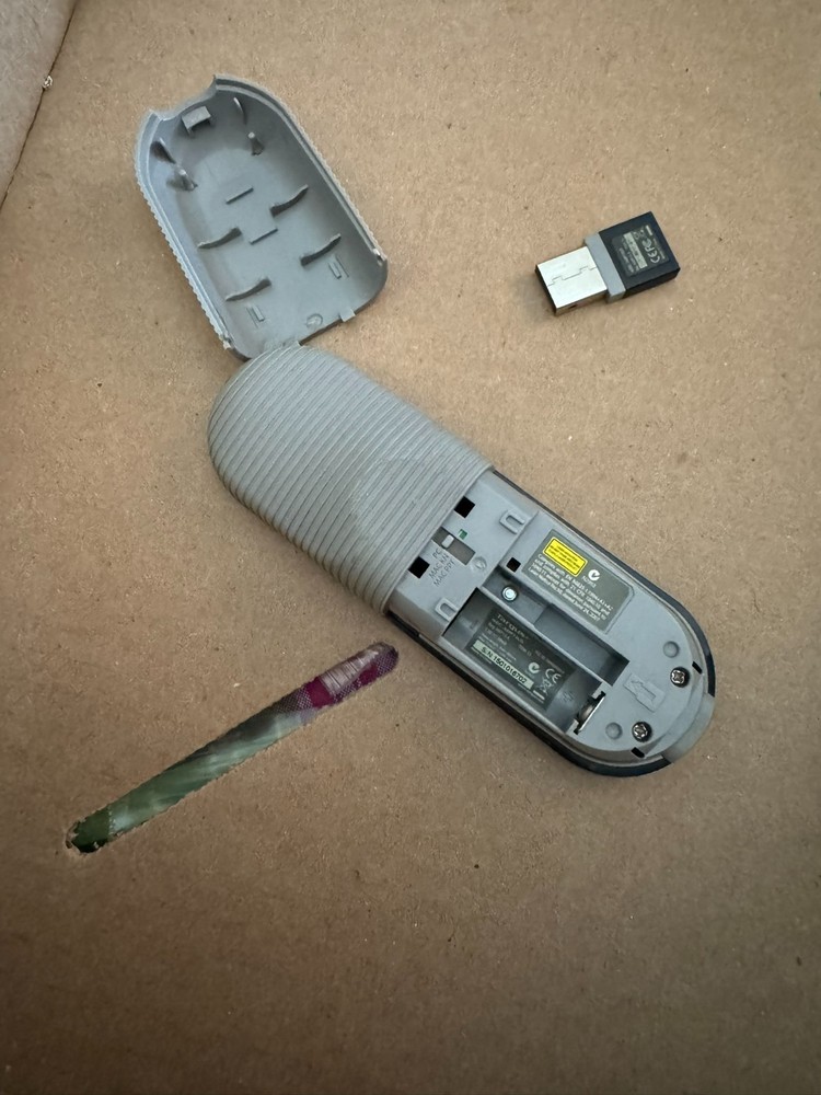 Targus AMP13-US Wireless Multimedia Presentation Presenter Remote + Receiver