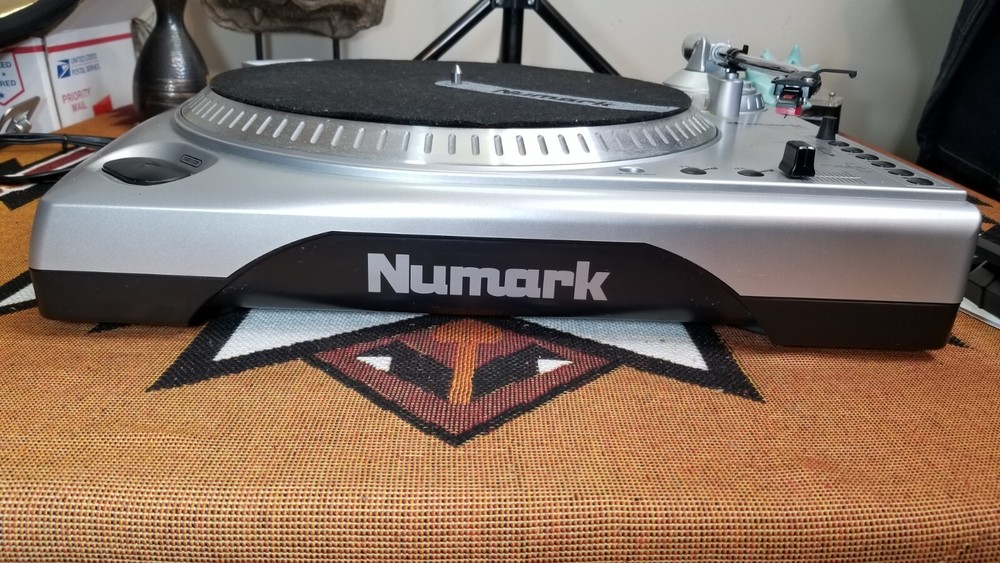 Numark TTi Professional DJ USB iPod Docking Station Turntable Record Player 2008