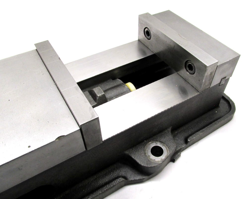 NICE! KURT ANGLOCK 6" MILLING MACHINE VISE w/ JAWS & HANDLE - #D60